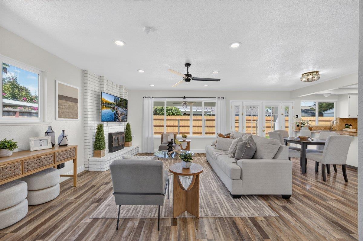 451 Mcarthur Ave, Clovis, CA 93611
