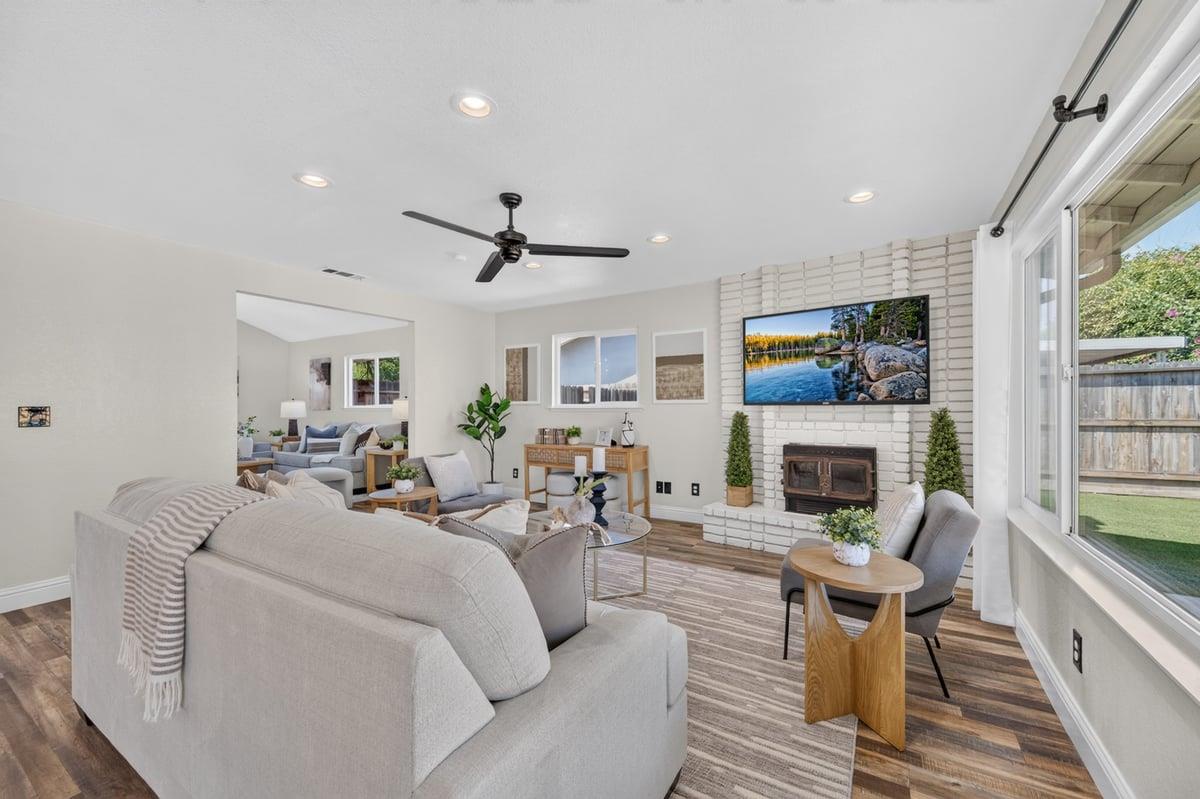 451 Mcarthur Ave, Clovis, CA 93611