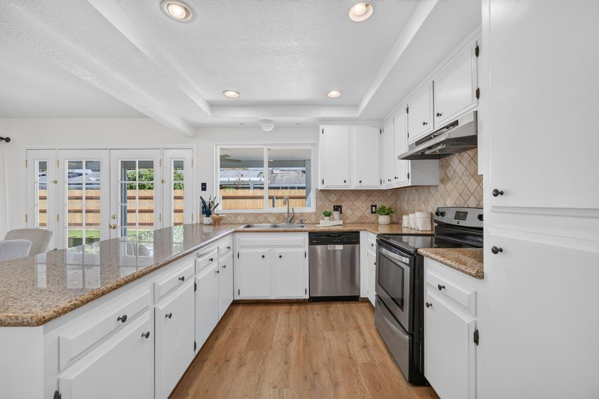451 Mcarthur Ave, Clovis, CA 93611