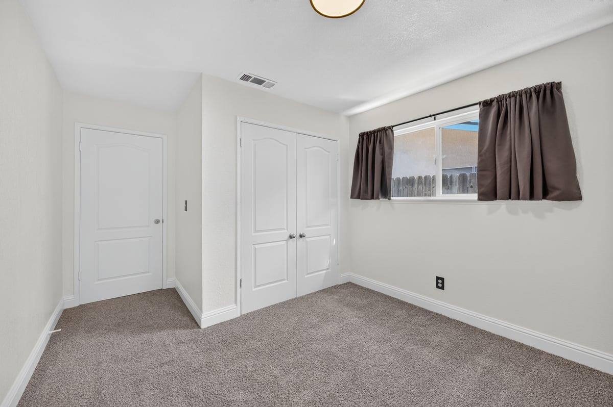 451 Mcarthur Ave, Clovis, CA 93611