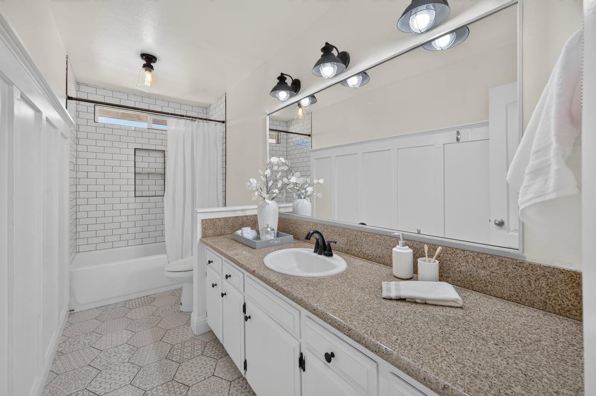 451 Mcarthur Ave, Clovis, CA 93611