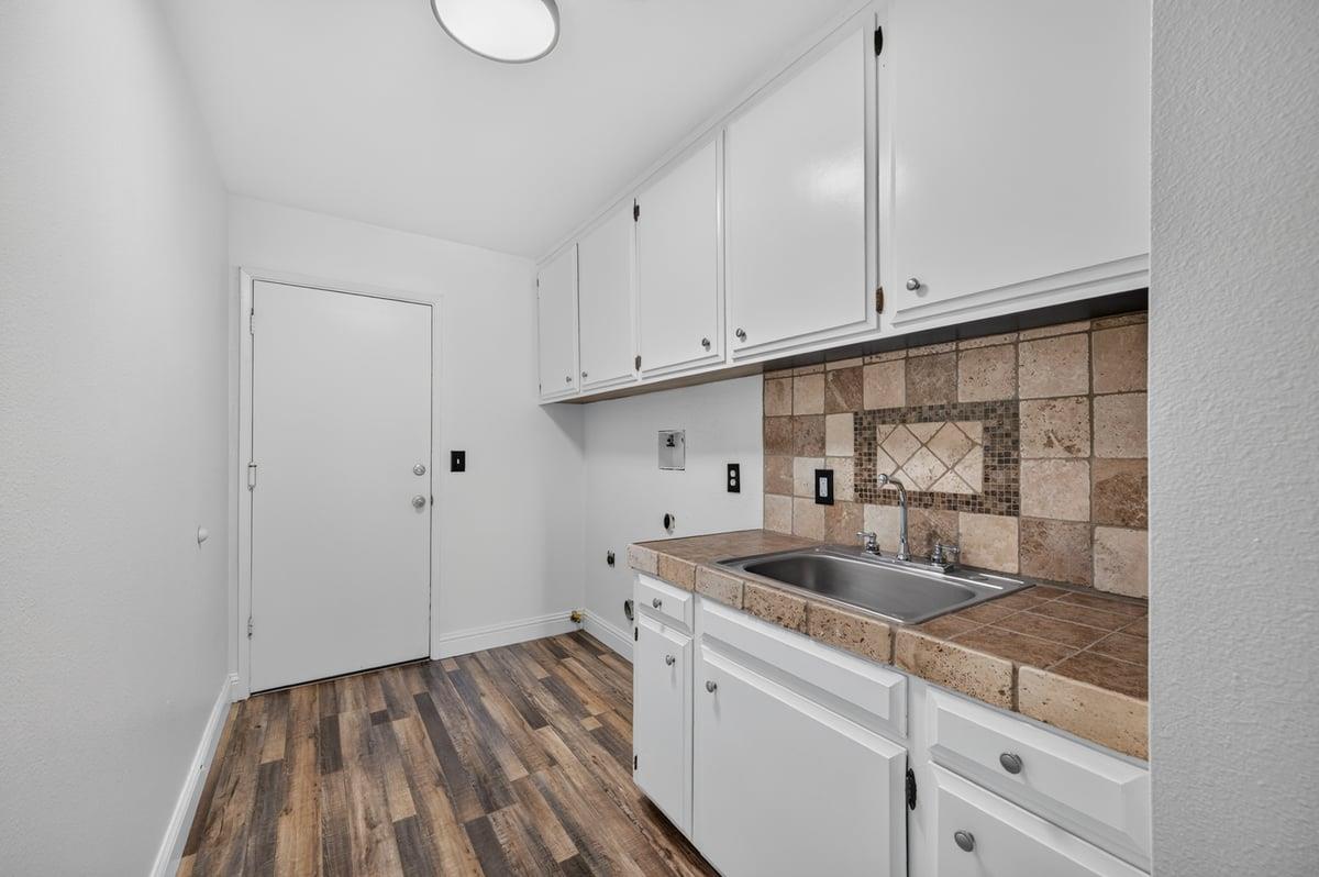 451 Mcarthur Ave, Clovis, CA 93611