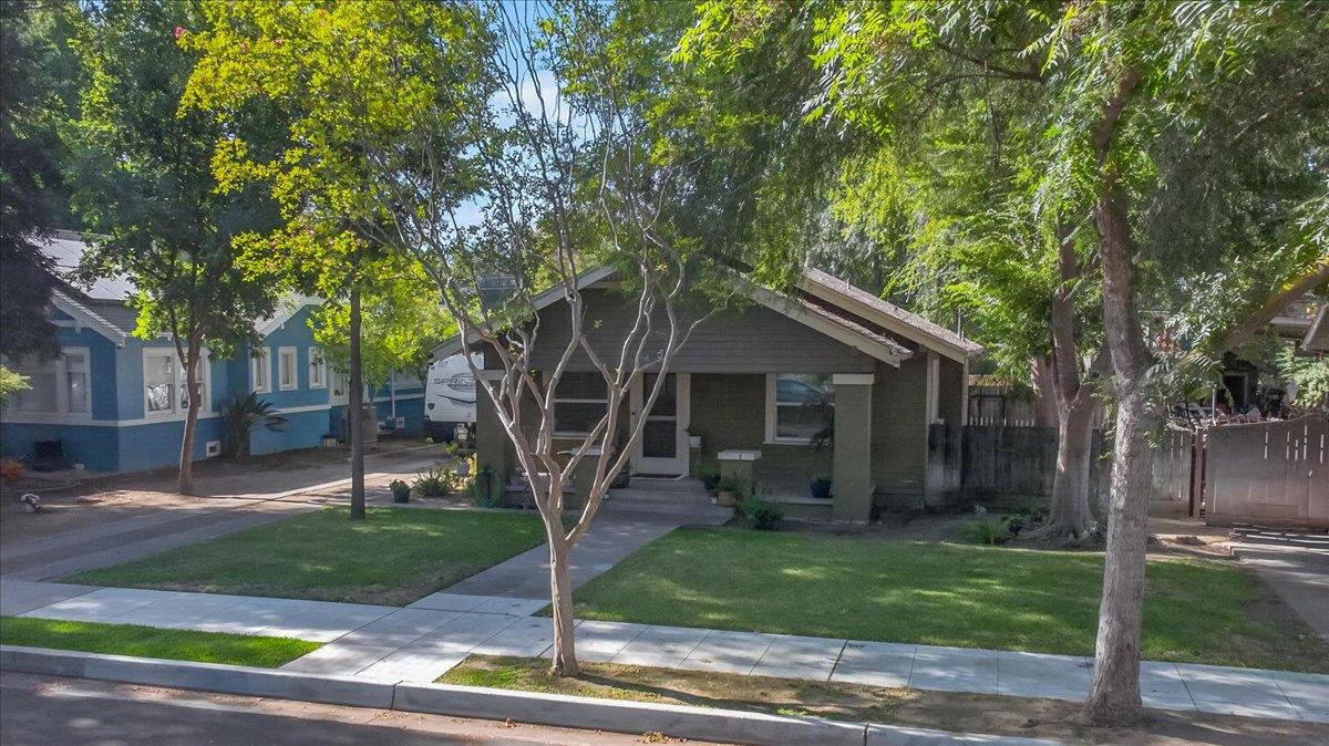 640 E Cambridge Ave, Fresno, CA 93704