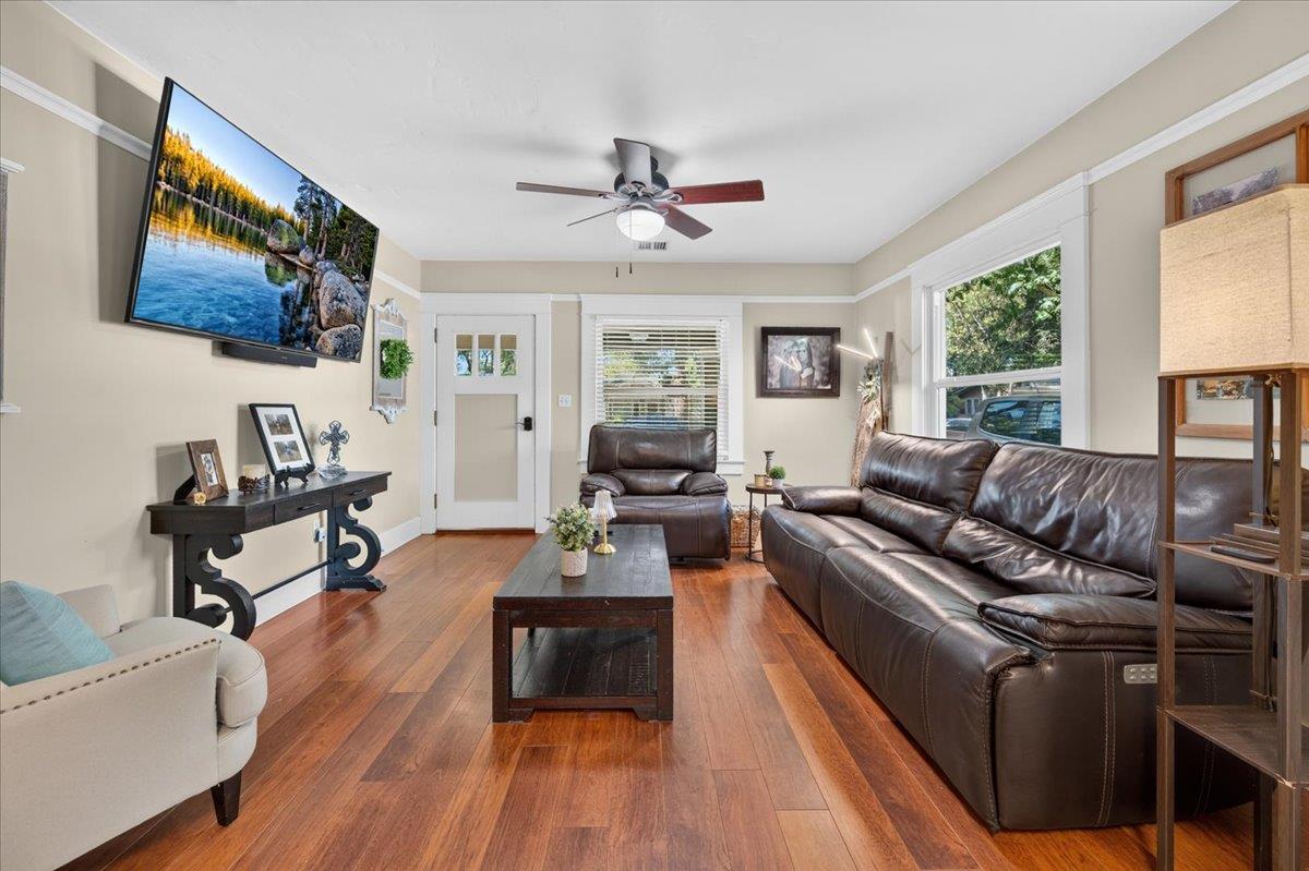 640 E Cambridge Ave, Fresno, CA 93704