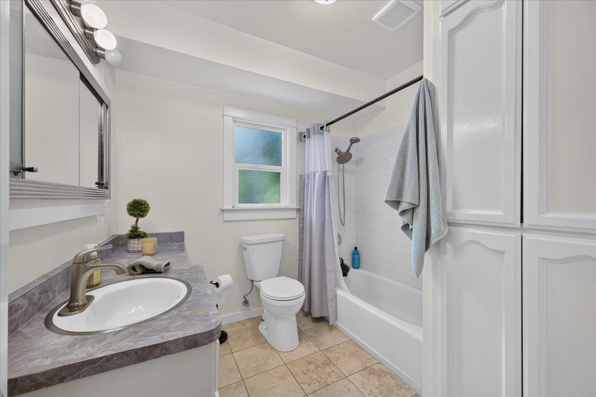 640 E Cambridge Ave, Fresno, CA 93704