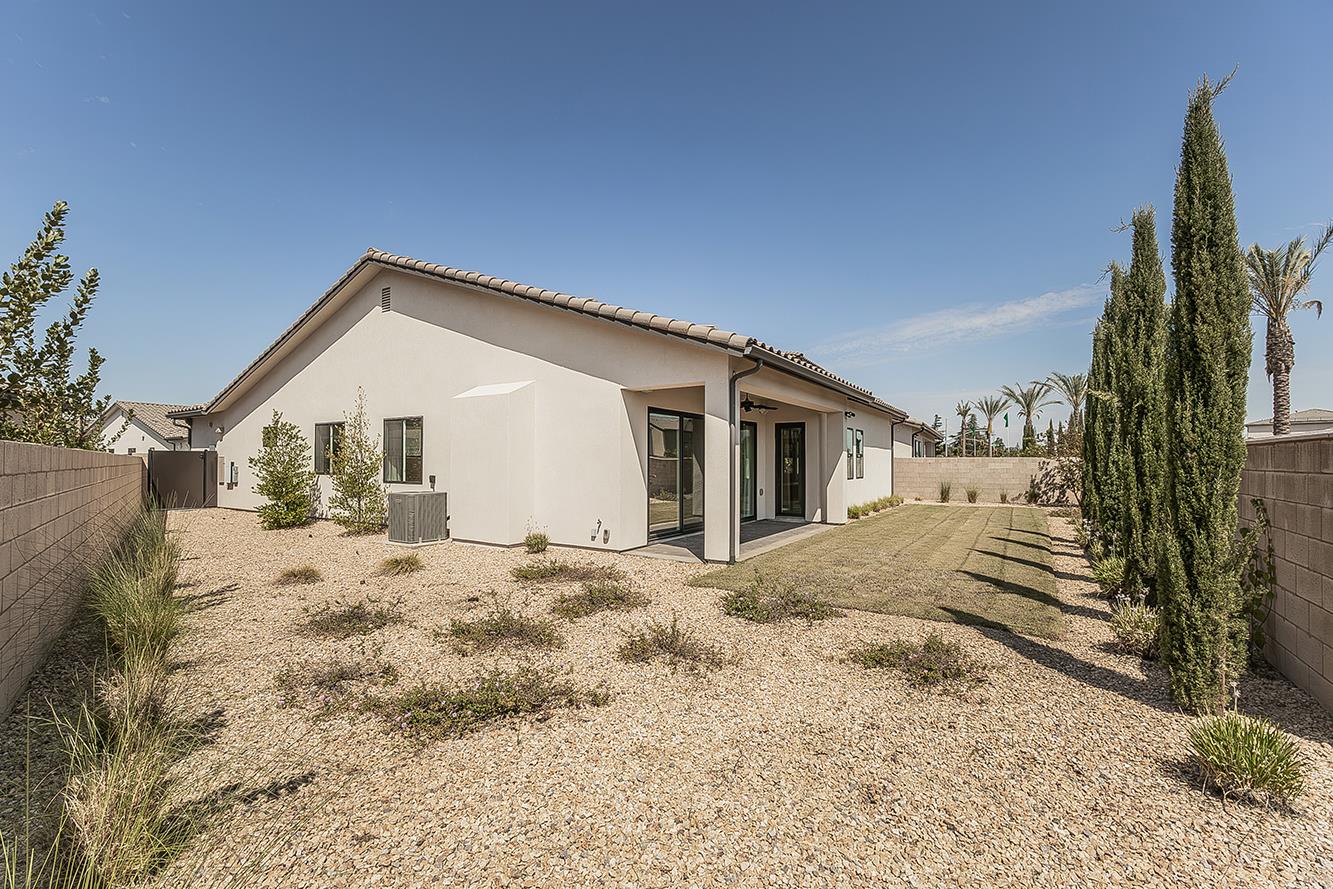 2825 E Beech Tree Dr, Fresno, CA 93730