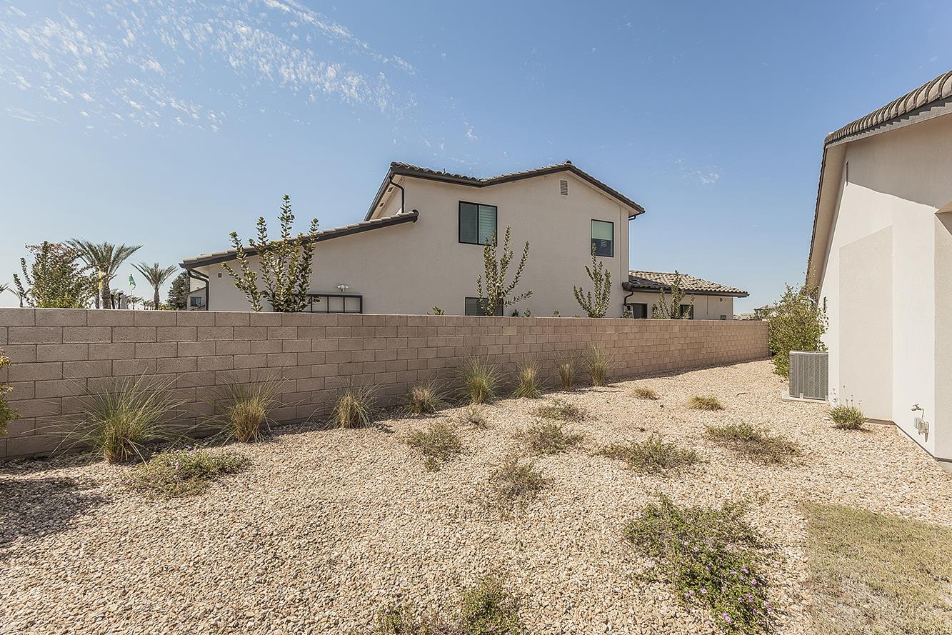 2825 E Beech Tree Dr, Fresno, CA 93730