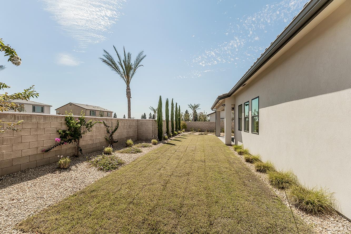 2825 E Beech Tree Dr, Fresno, CA 93730