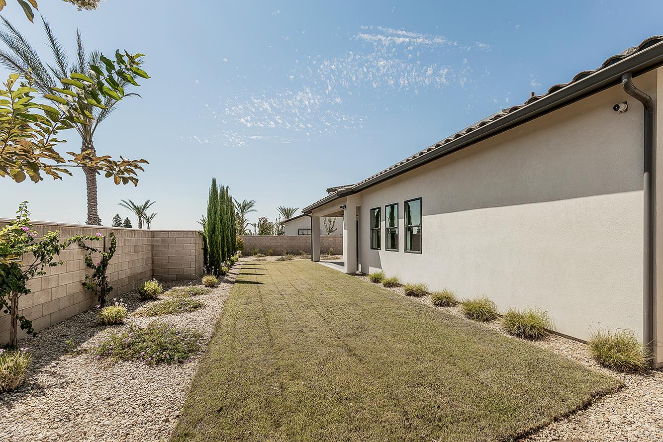 2825 E Beech Tree Dr, Fresno, CA 93730