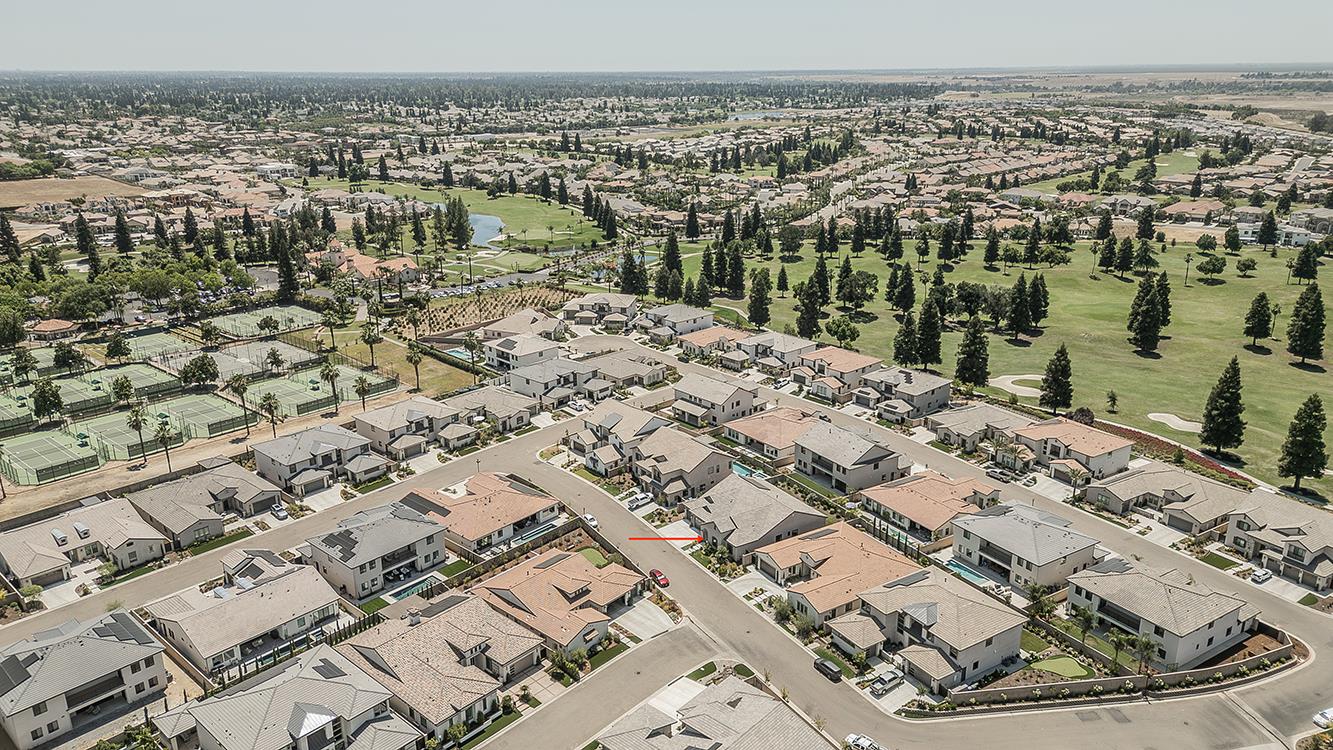 2825 E Beech Tree Dr, Fresno, CA 93730