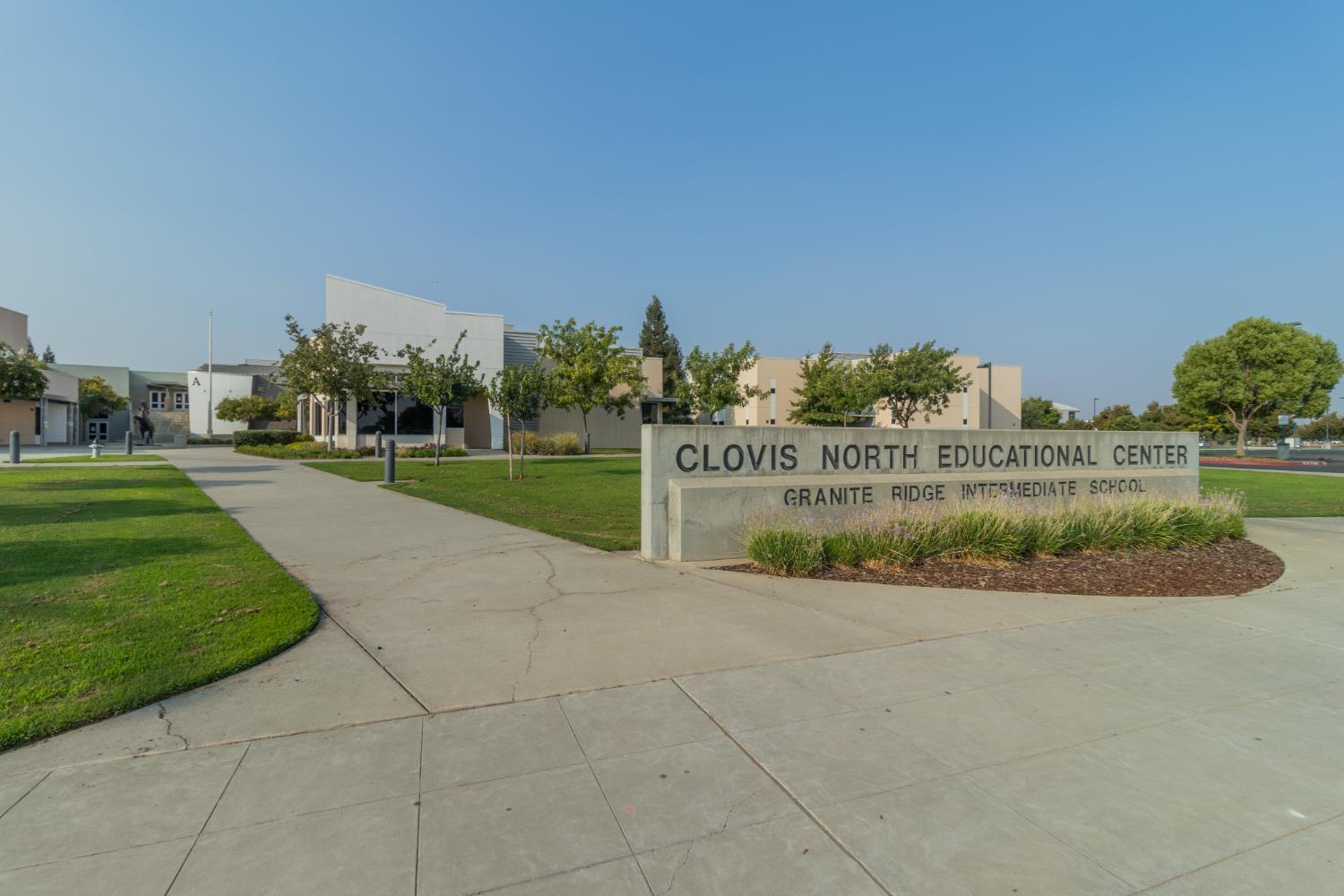 2825 E Beech Tree Dr, Fresno, CA 93730