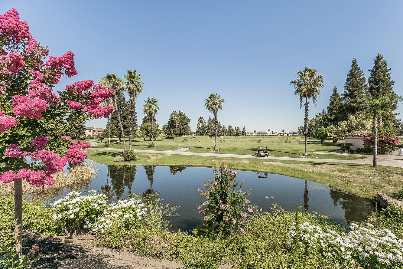 2825 E Beech Tree Dr, Fresno, CA 93730