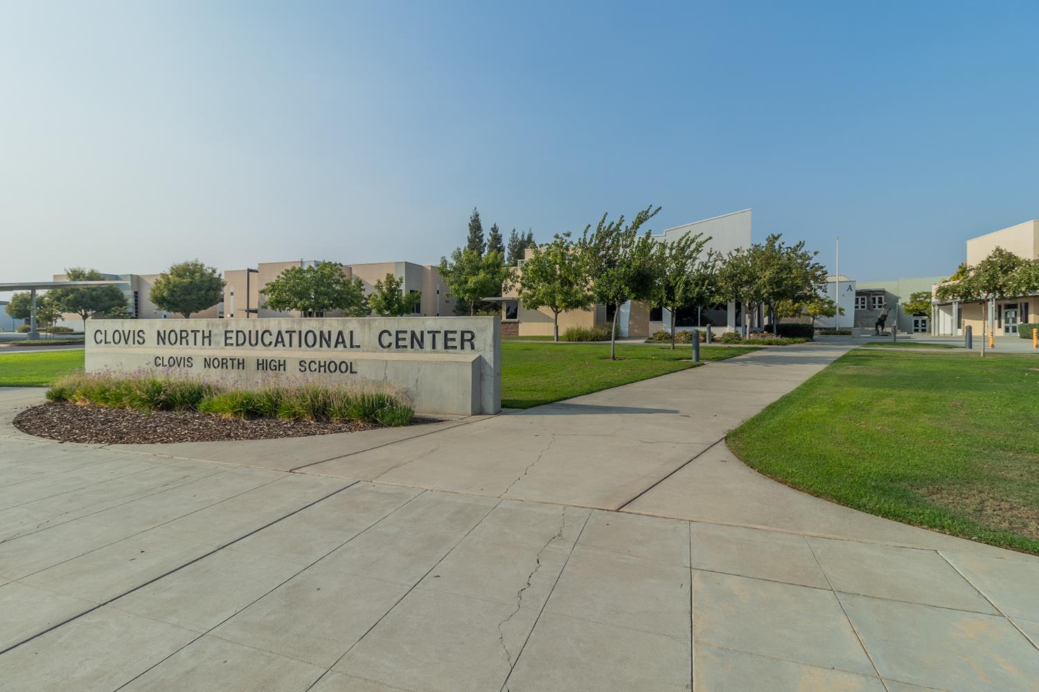 2825 E Beech Tree Dr, Fresno, CA 93730