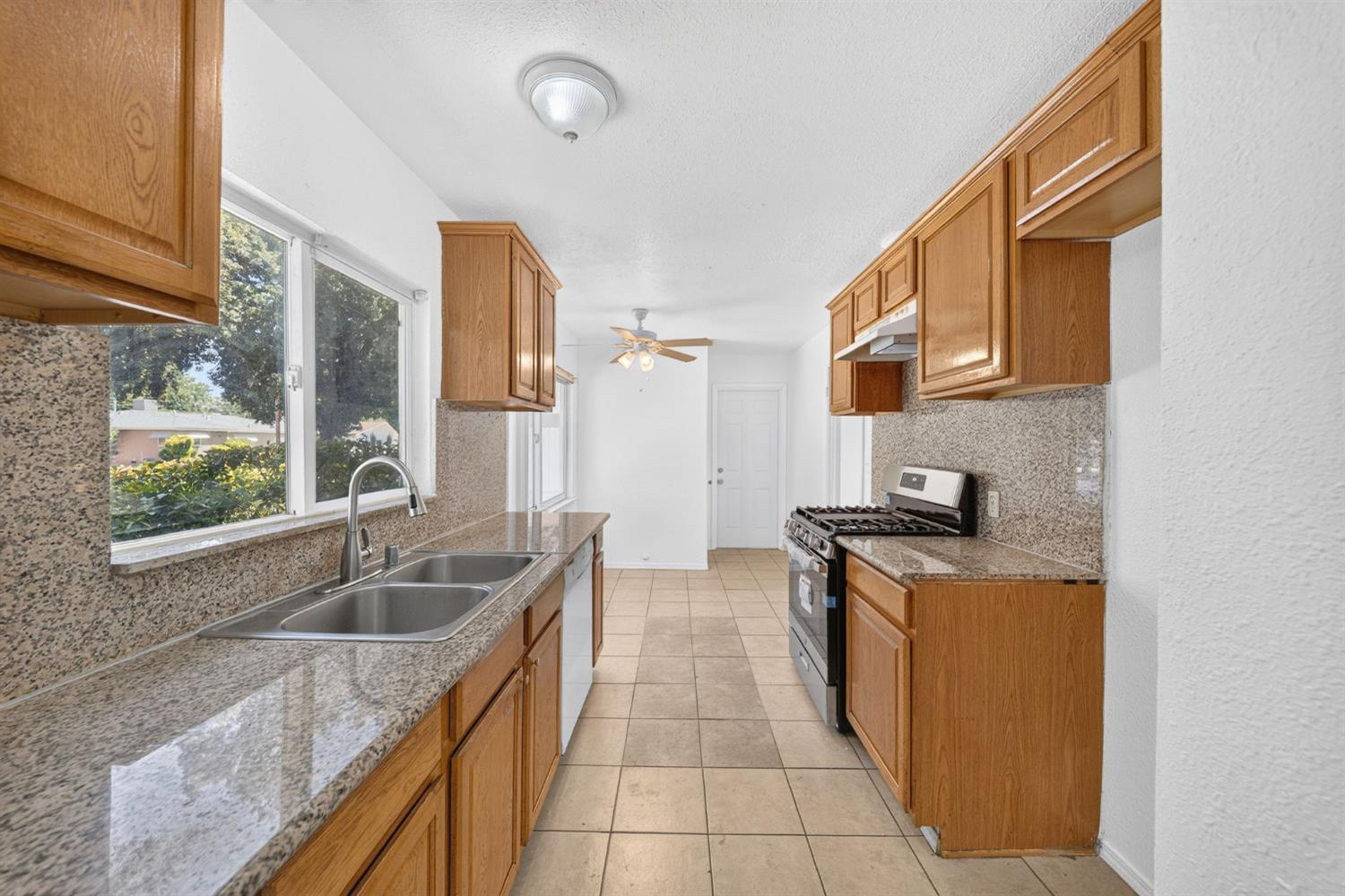 2903 N Fisher St, Fresno, CA 93703