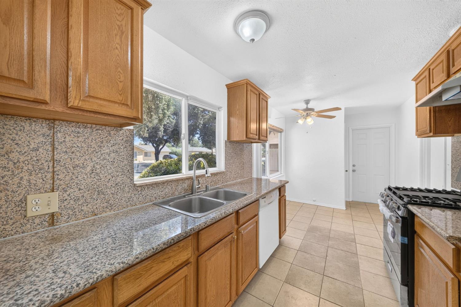 2903 N Fisher St, Fresno, CA 93703