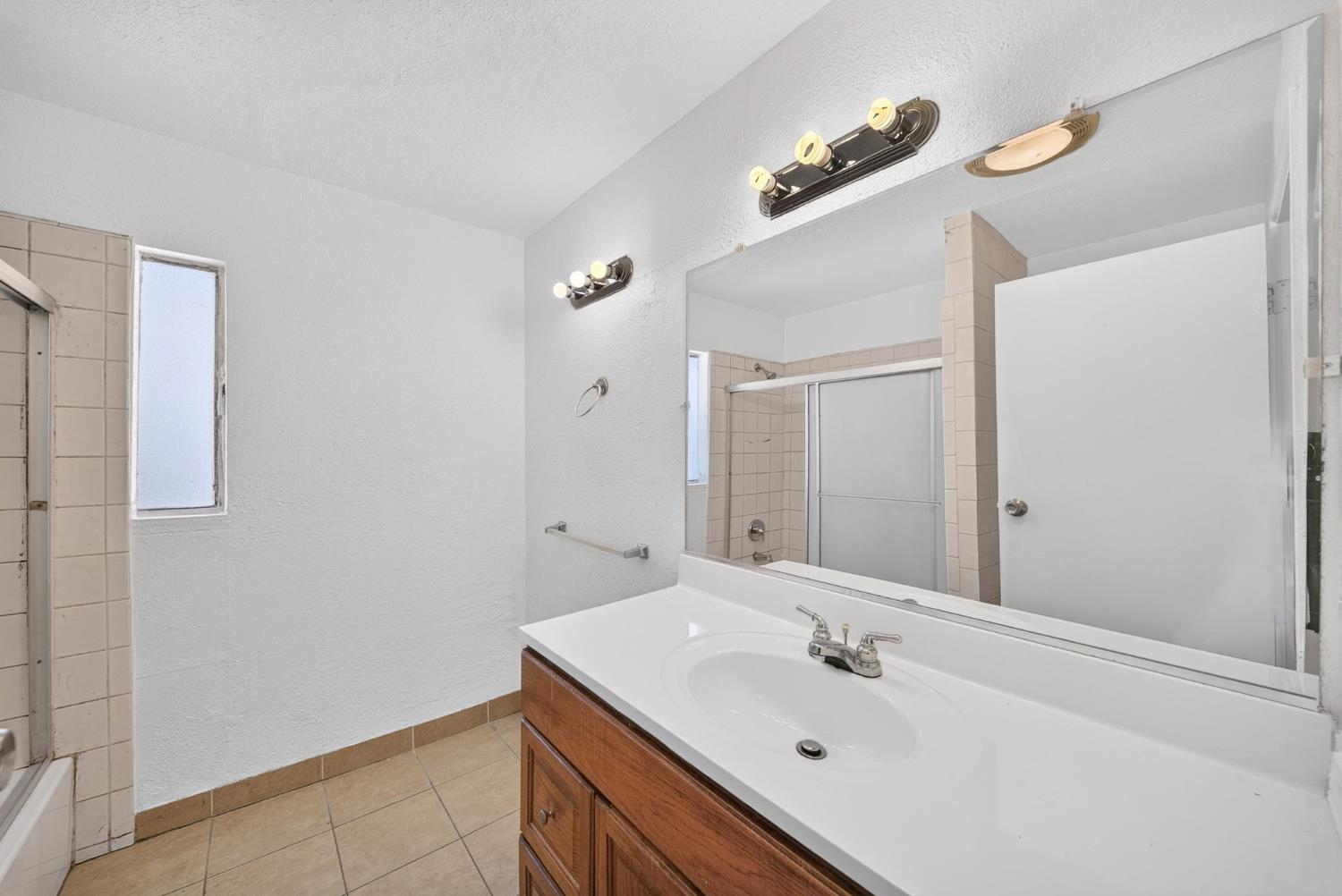 2903 N Fisher St, Fresno, CA 93703