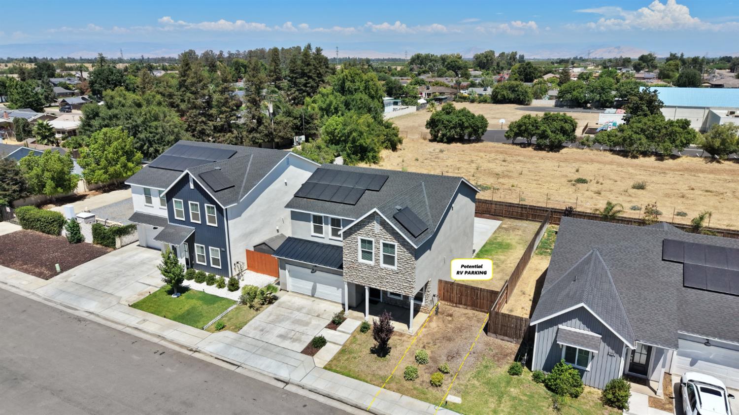 454 S Apricot Ave, Fresno, CA 93727