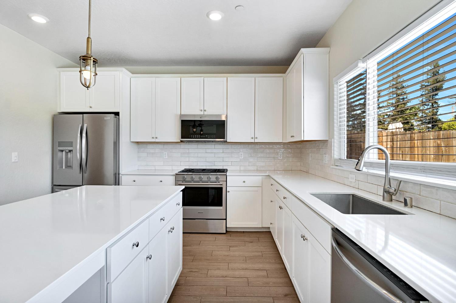 454 S Apricot Ave, Fresno, CA 93727