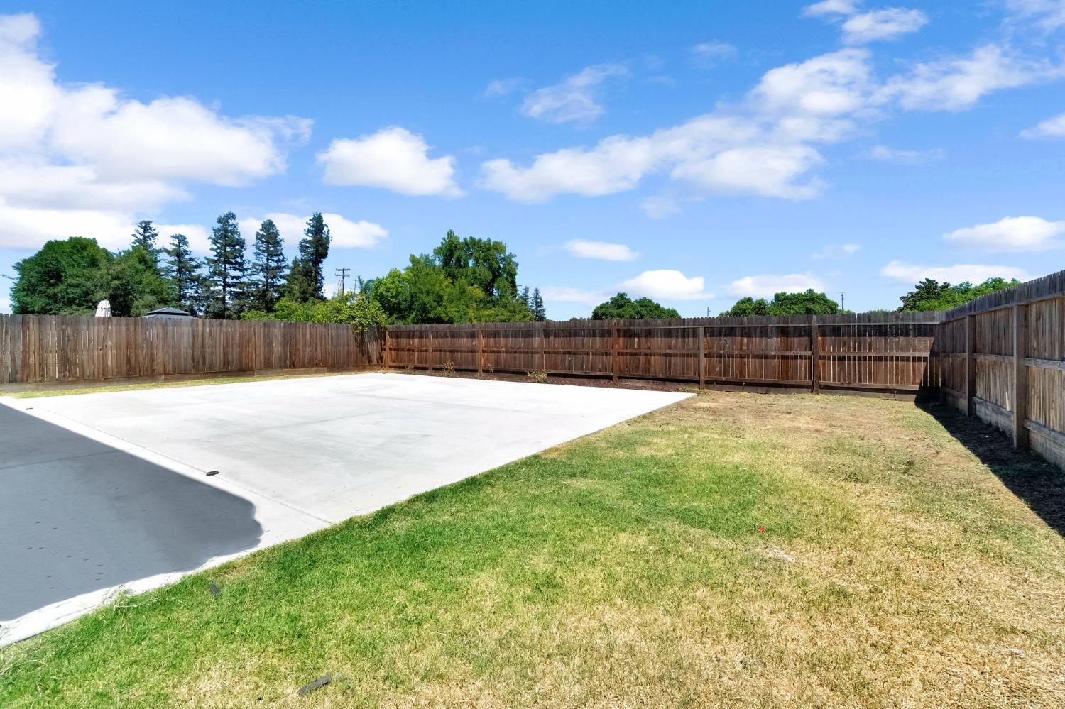 454 S Apricot Ave, Fresno, CA 93727