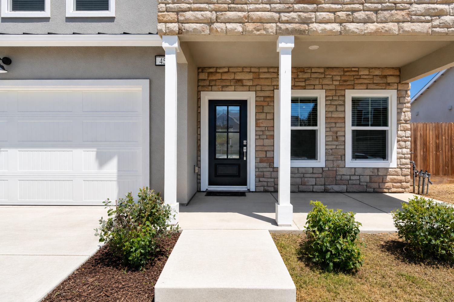 454 S Apricot Ave, Fresno, CA 93727