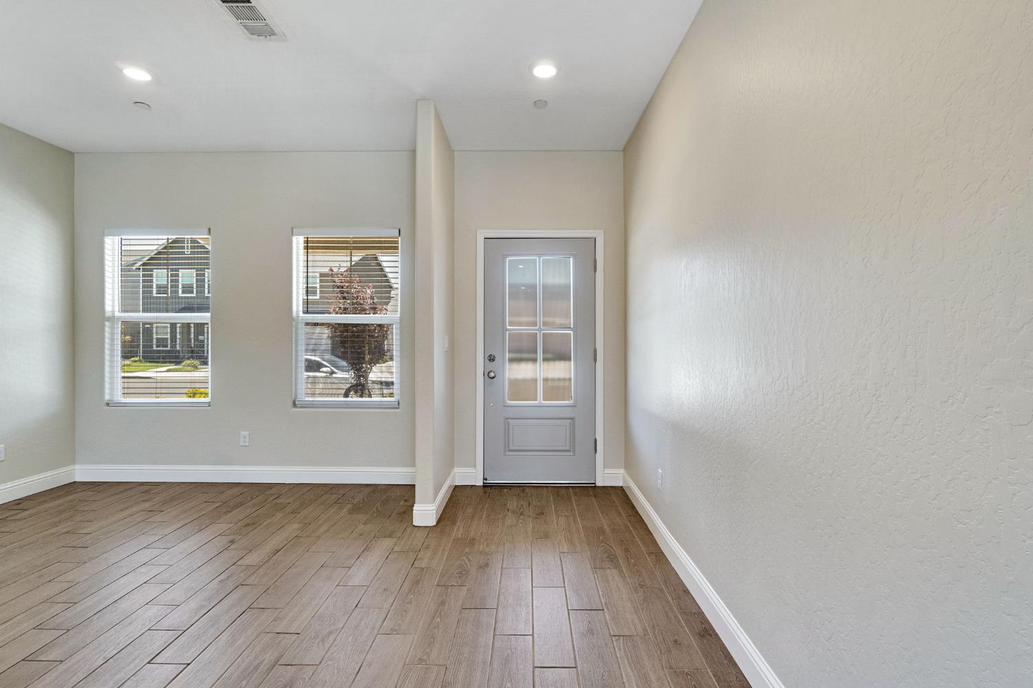 454 S Apricot Ave, Fresno, CA 93727