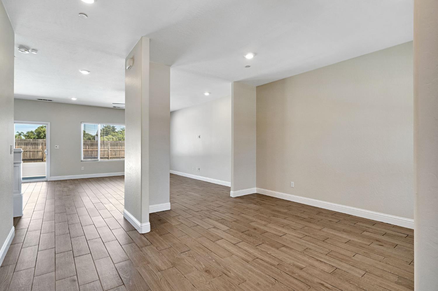 454 S Apricot Ave, Fresno, CA 93727