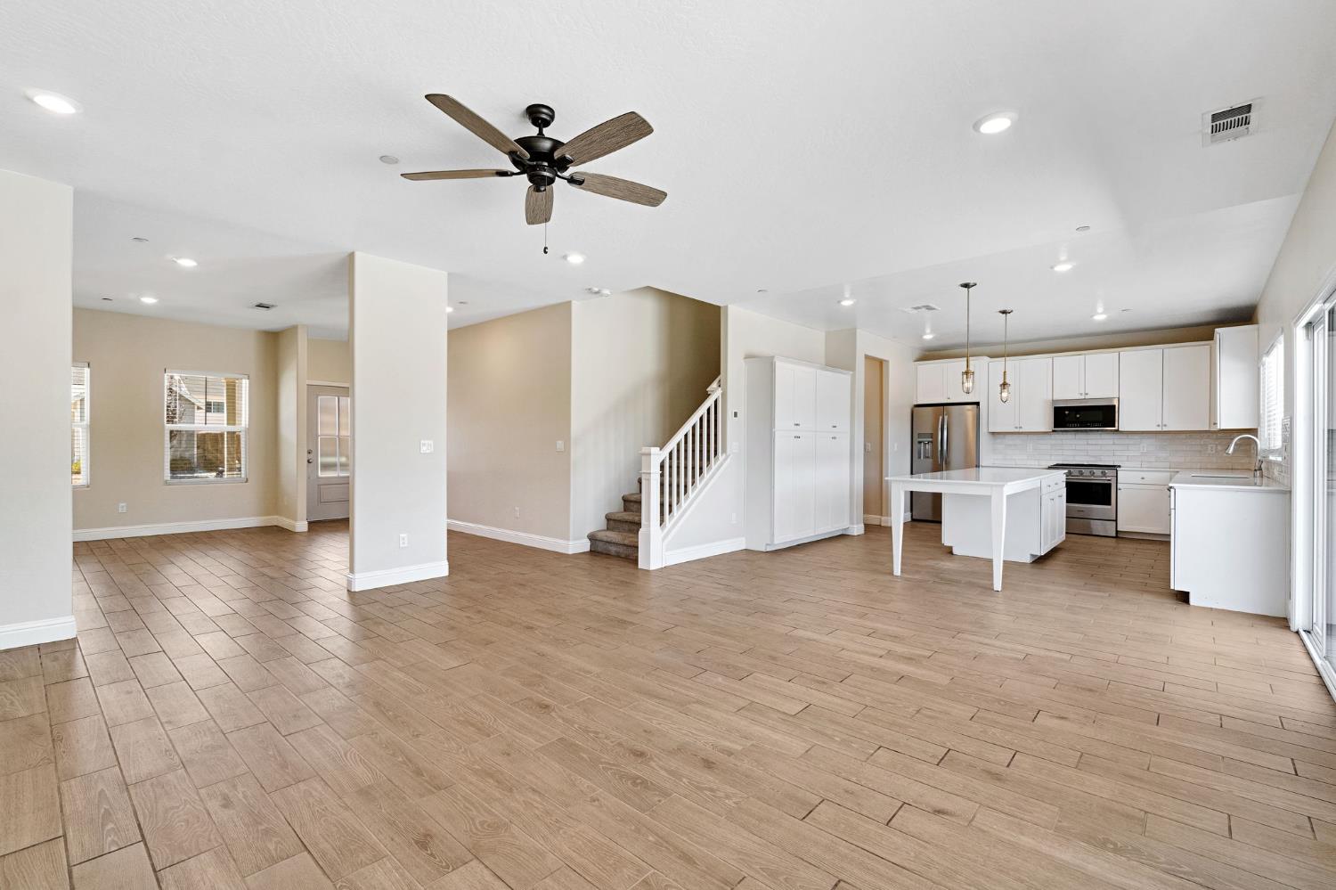 454 S Apricot Ave, Fresno, CA 93727