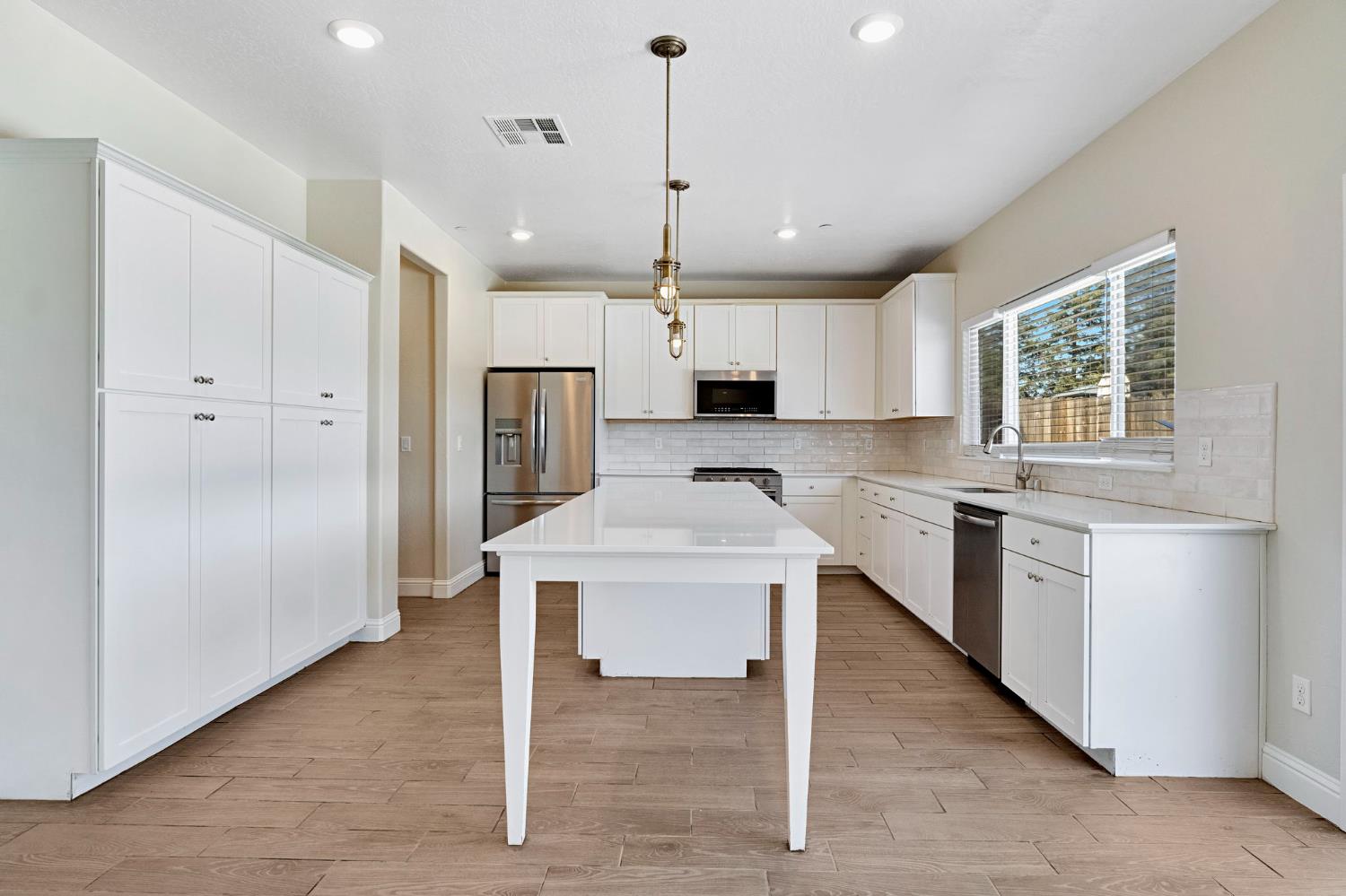 454 S Apricot Ave, Fresno, CA 93727