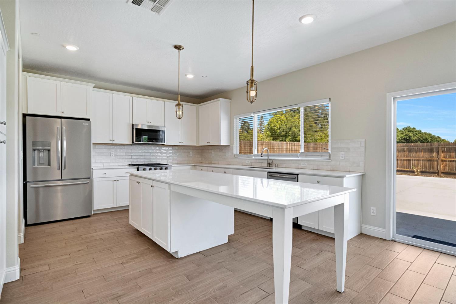 454 S Apricot Ave, Fresno, CA 93727