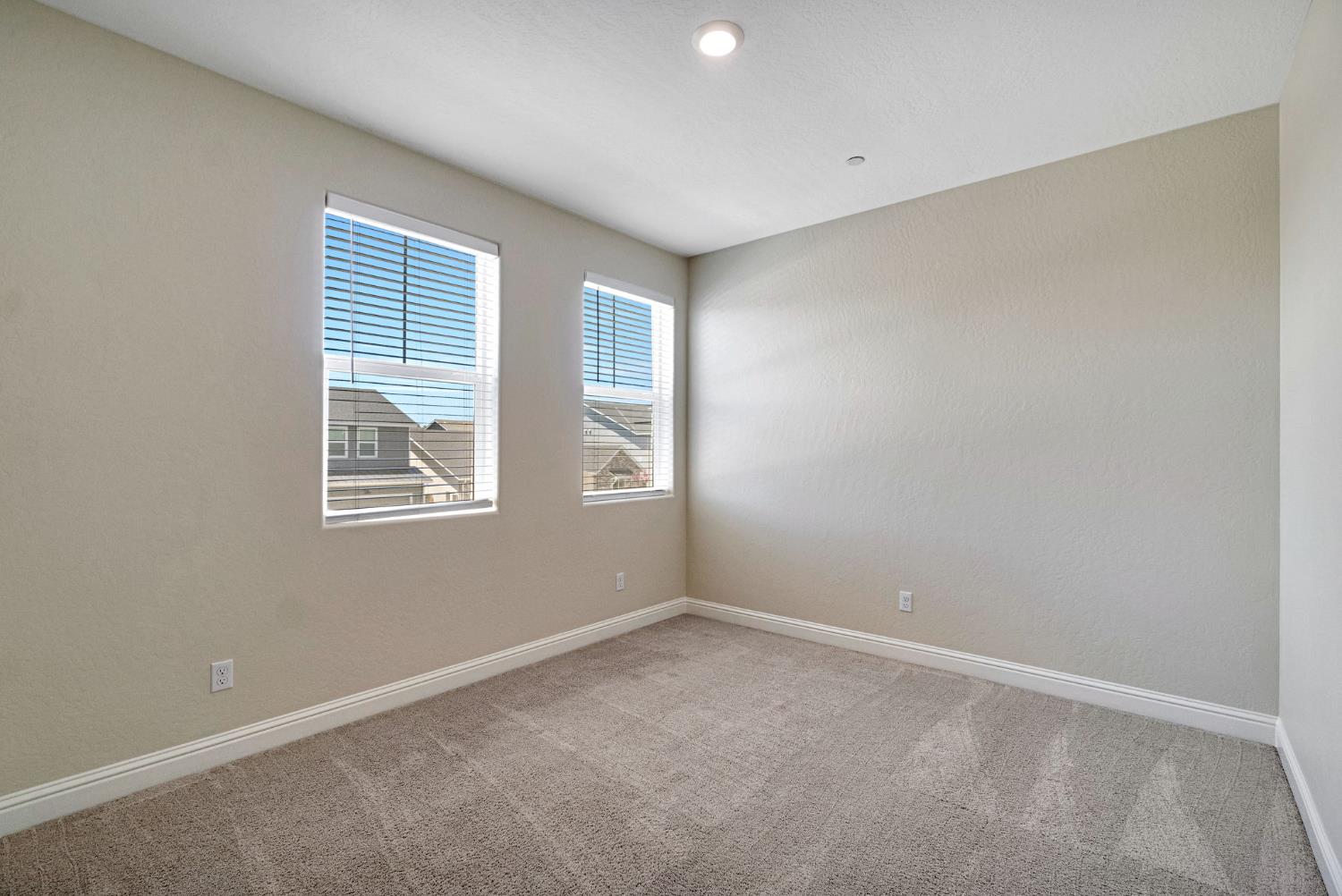 454 S Apricot Ave, Fresno, CA 93727