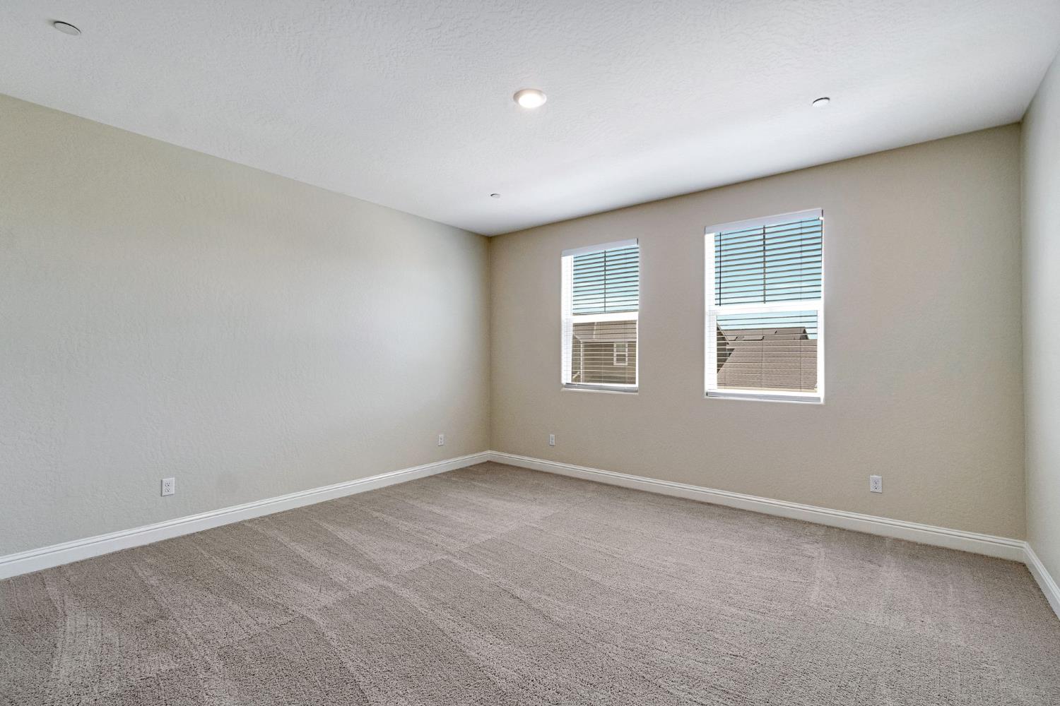 454 S Apricot Ave, Fresno, CA 93727