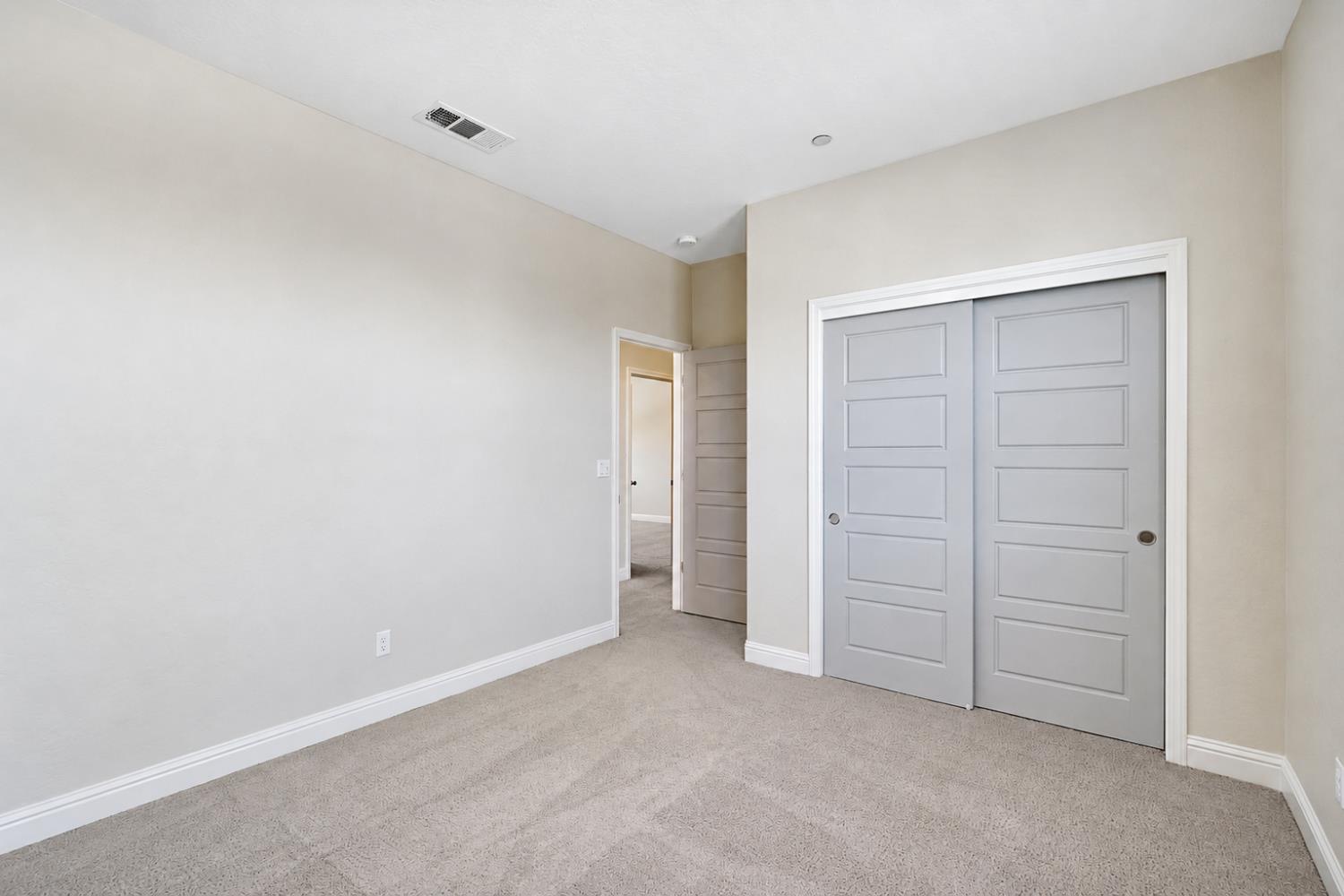 454 S Apricot Ave, Fresno, CA 93727