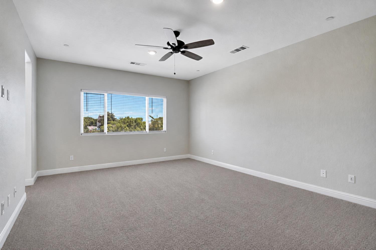 454 S Apricot Ave, Fresno, CA 93727