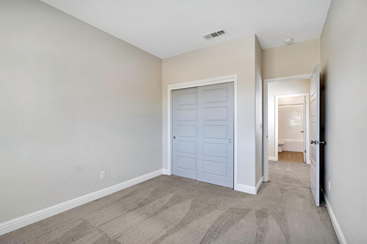 454 S Apricot Ave, Fresno, CA 93727