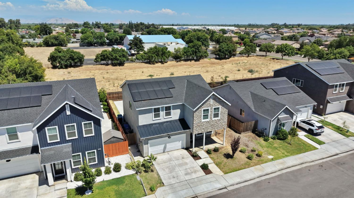 454 S Apricot Ave, Fresno, CA 93727