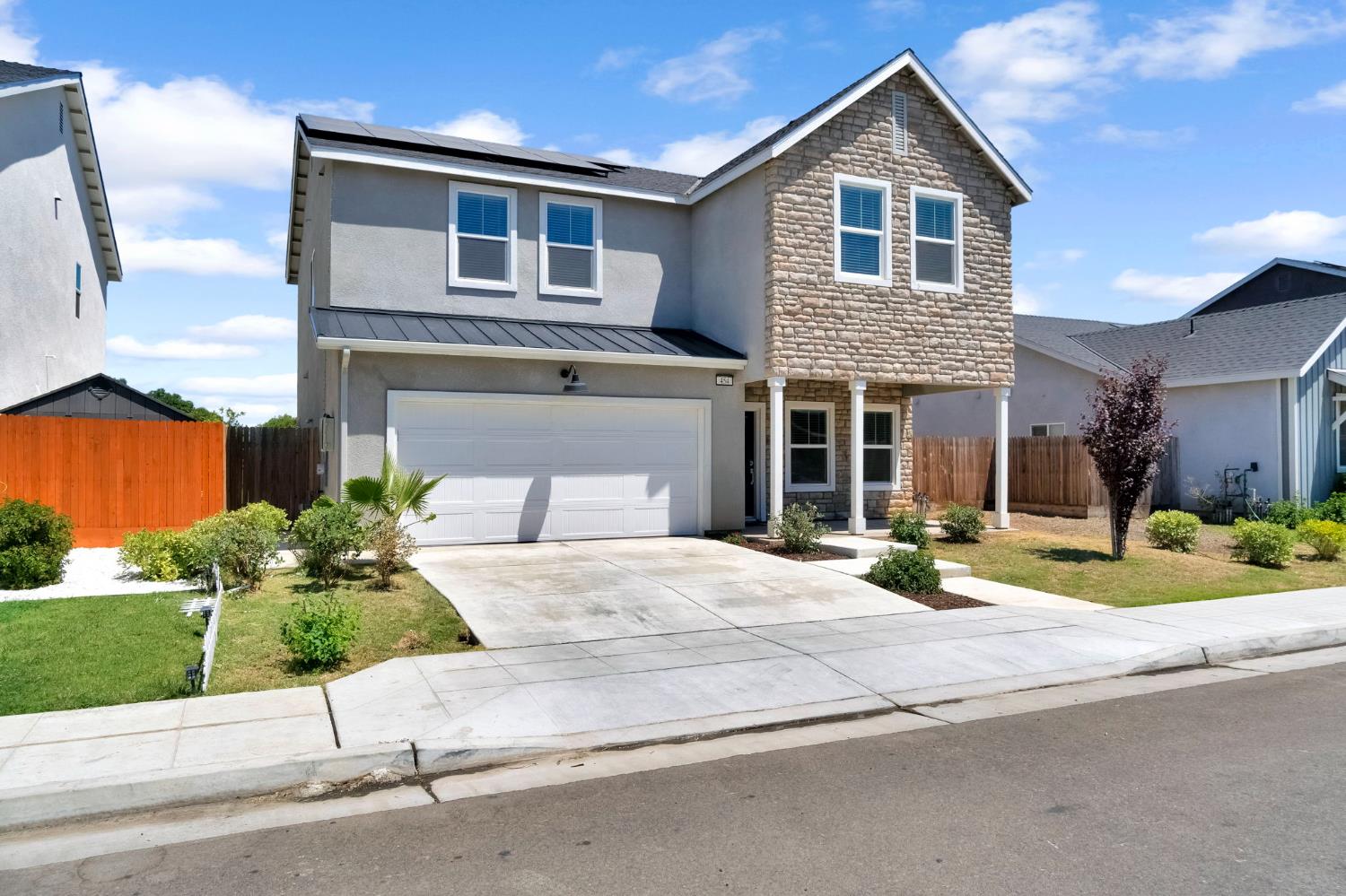 454 S Apricot Ave, Fresno, CA 93727