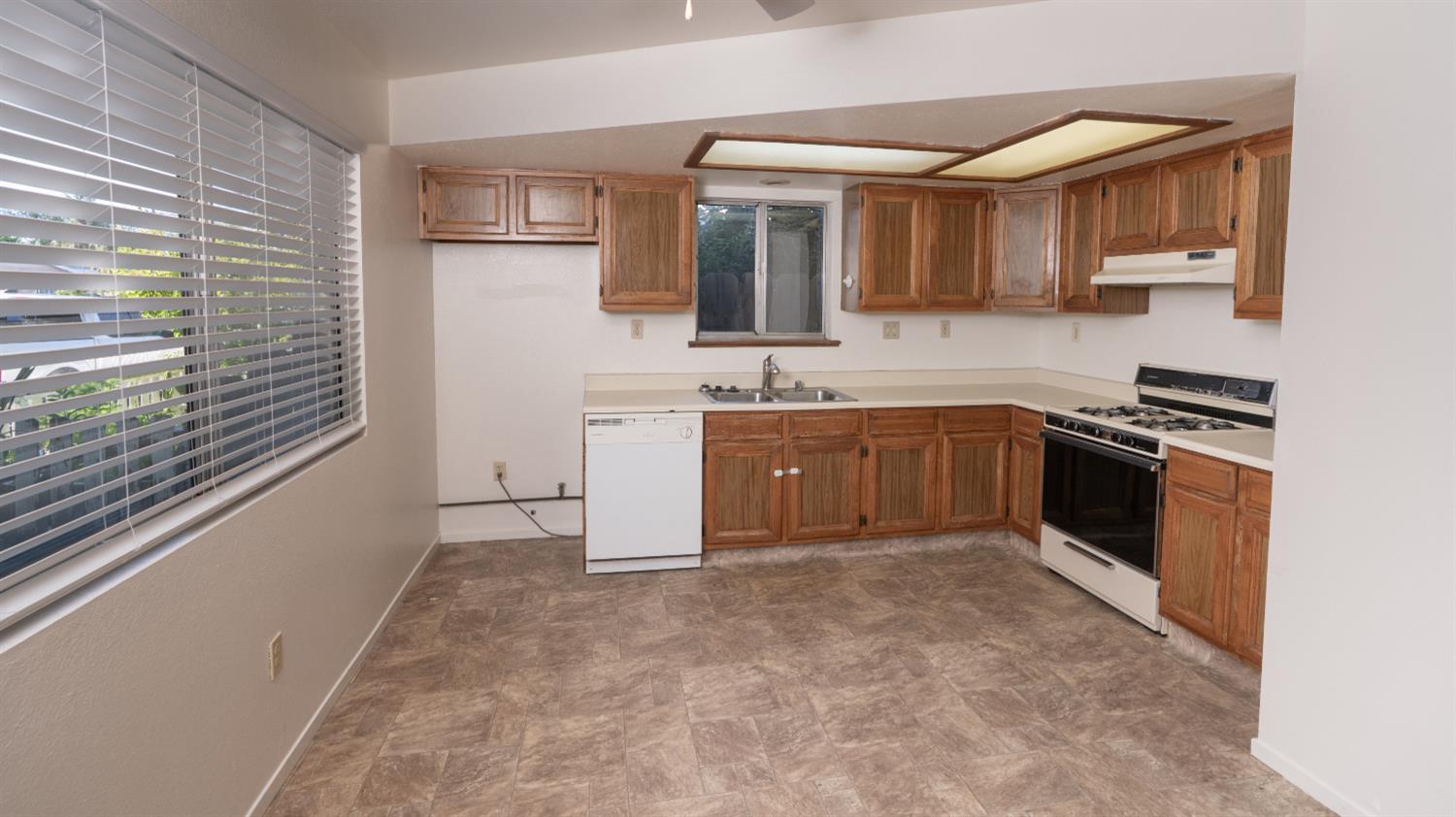 173 N Hayes St, Coalinga, CA 93210