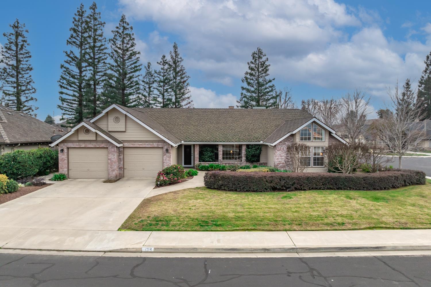 139 E Chestnut, Visalia, CA 93277