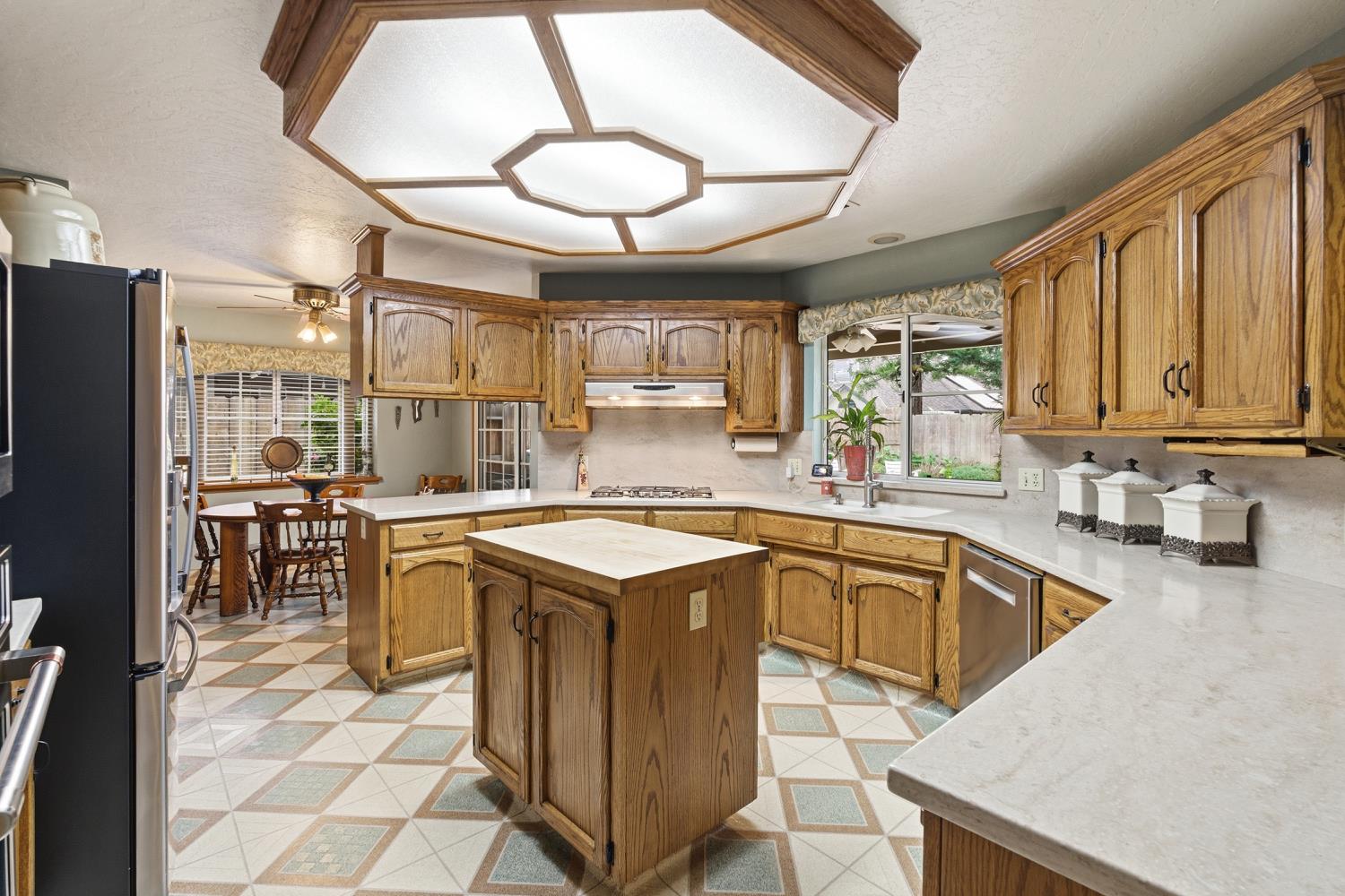 139 E Chestnut, Visalia, CA 93277