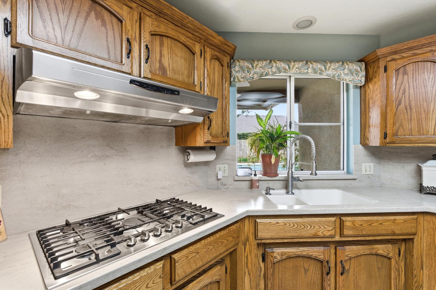 139 E Chestnut, Visalia, CA 93277