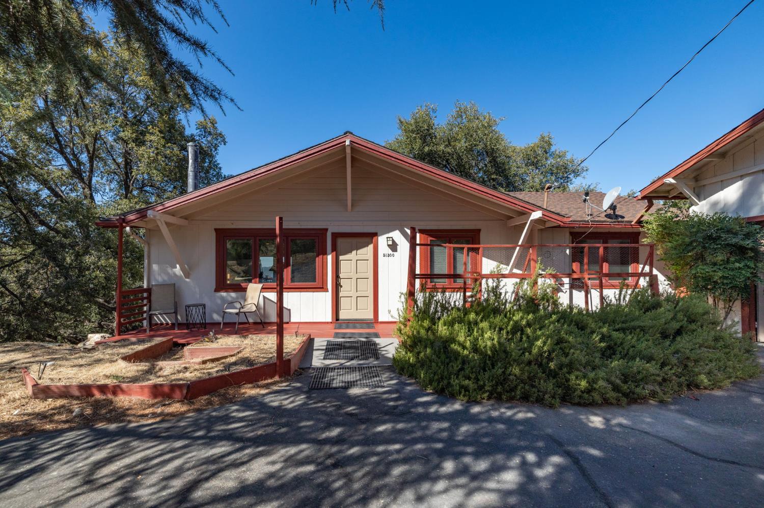 51300 Buckskin Ln, Oakhurst, CA 93644