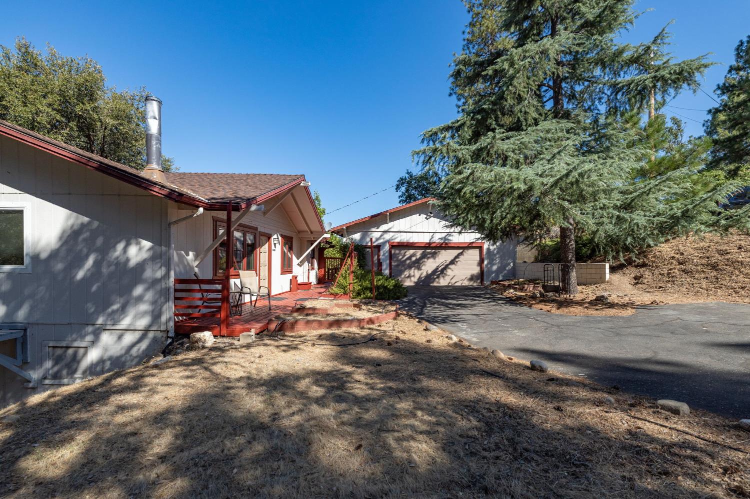 51300 Buckskin Ln, Oakhurst, CA 93644