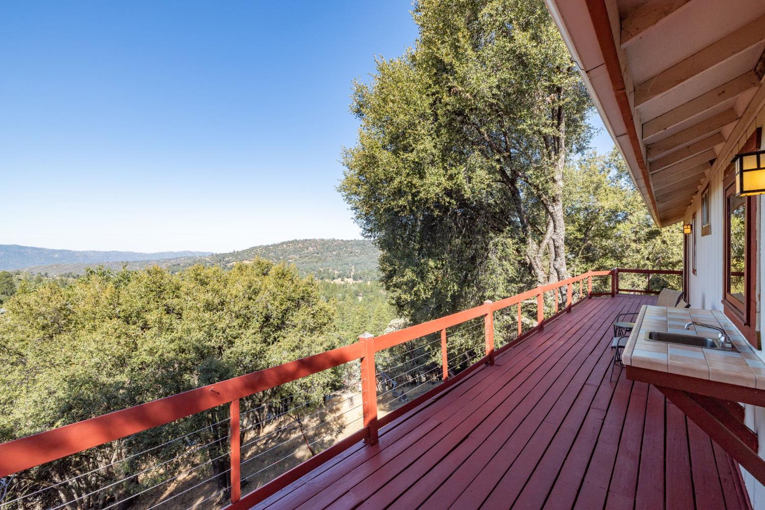 51300 Buckskin Ln, Oakhurst, CA 93644