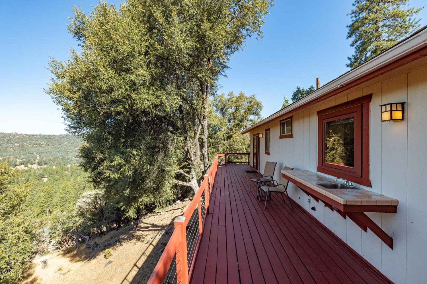 51300 Buckskin Ln, Oakhurst, CA 93644
