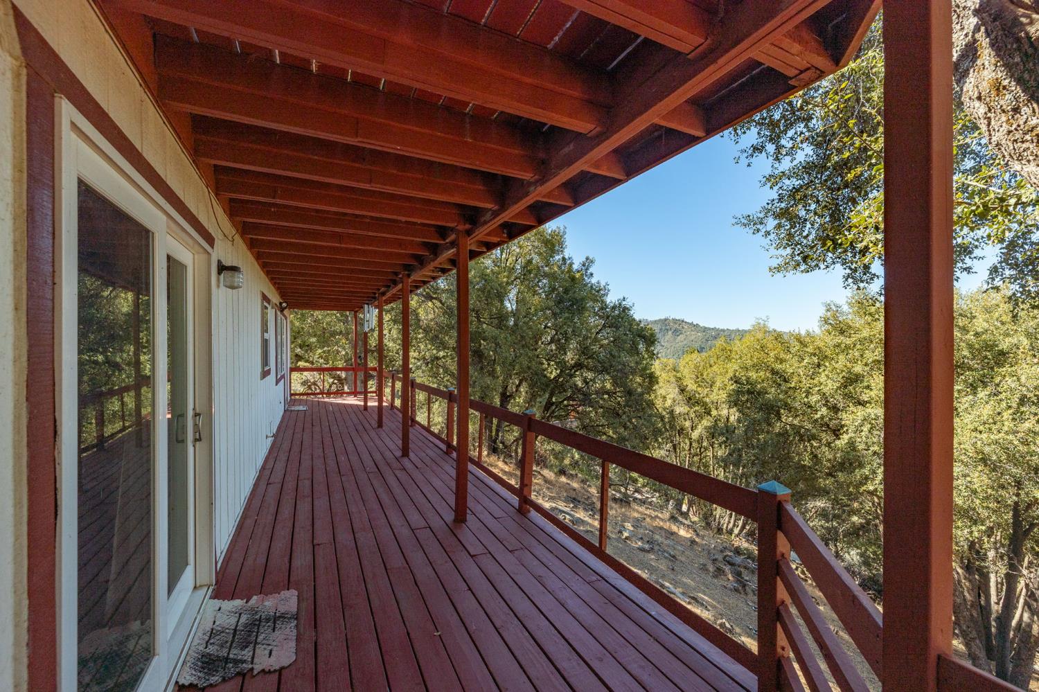 51300 Buckskin Ln, Oakhurst, CA 93644