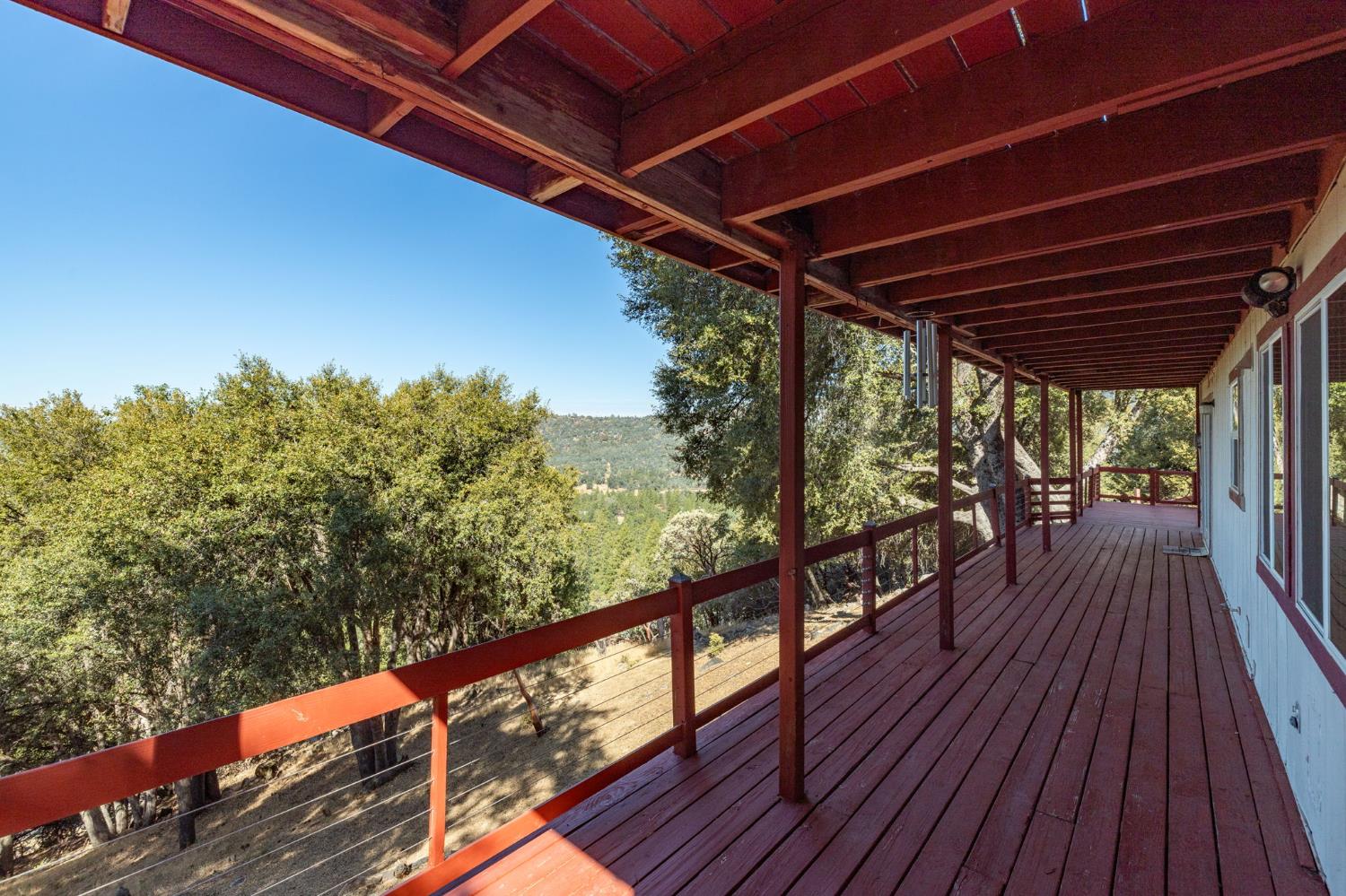 51300 Buckskin Ln, Oakhurst, CA 93644