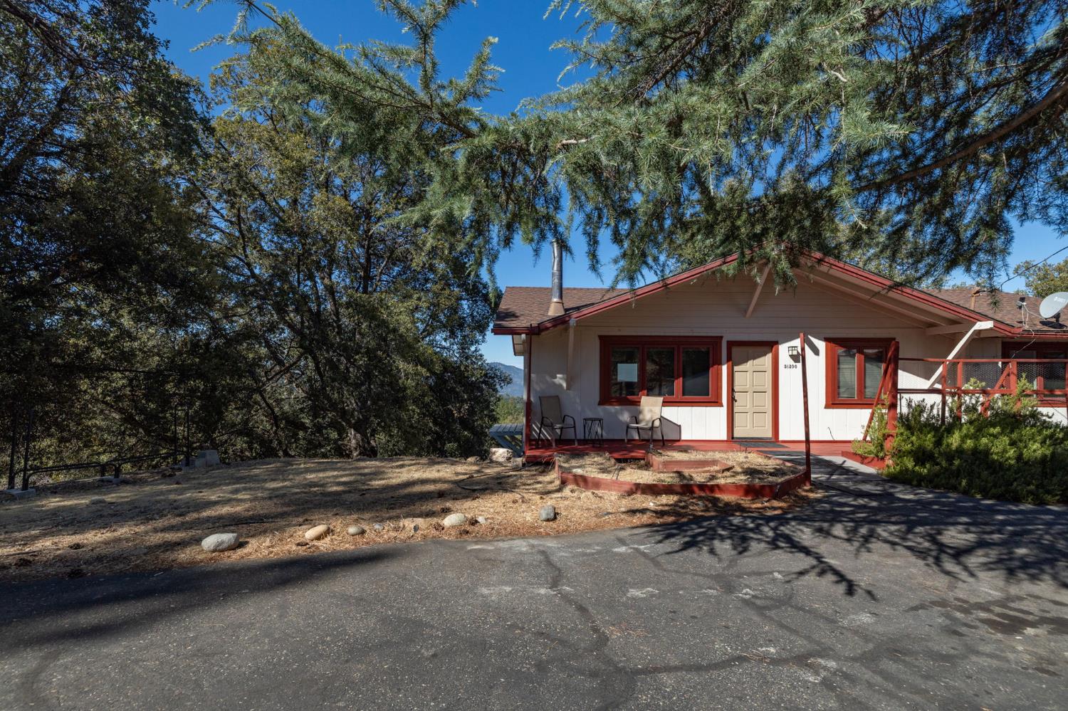 51300 Buckskin Ln, Oakhurst, CA 93644