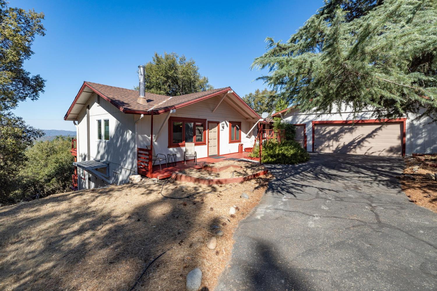 51300 Buckskin Ln, Oakhurst, CA 93644