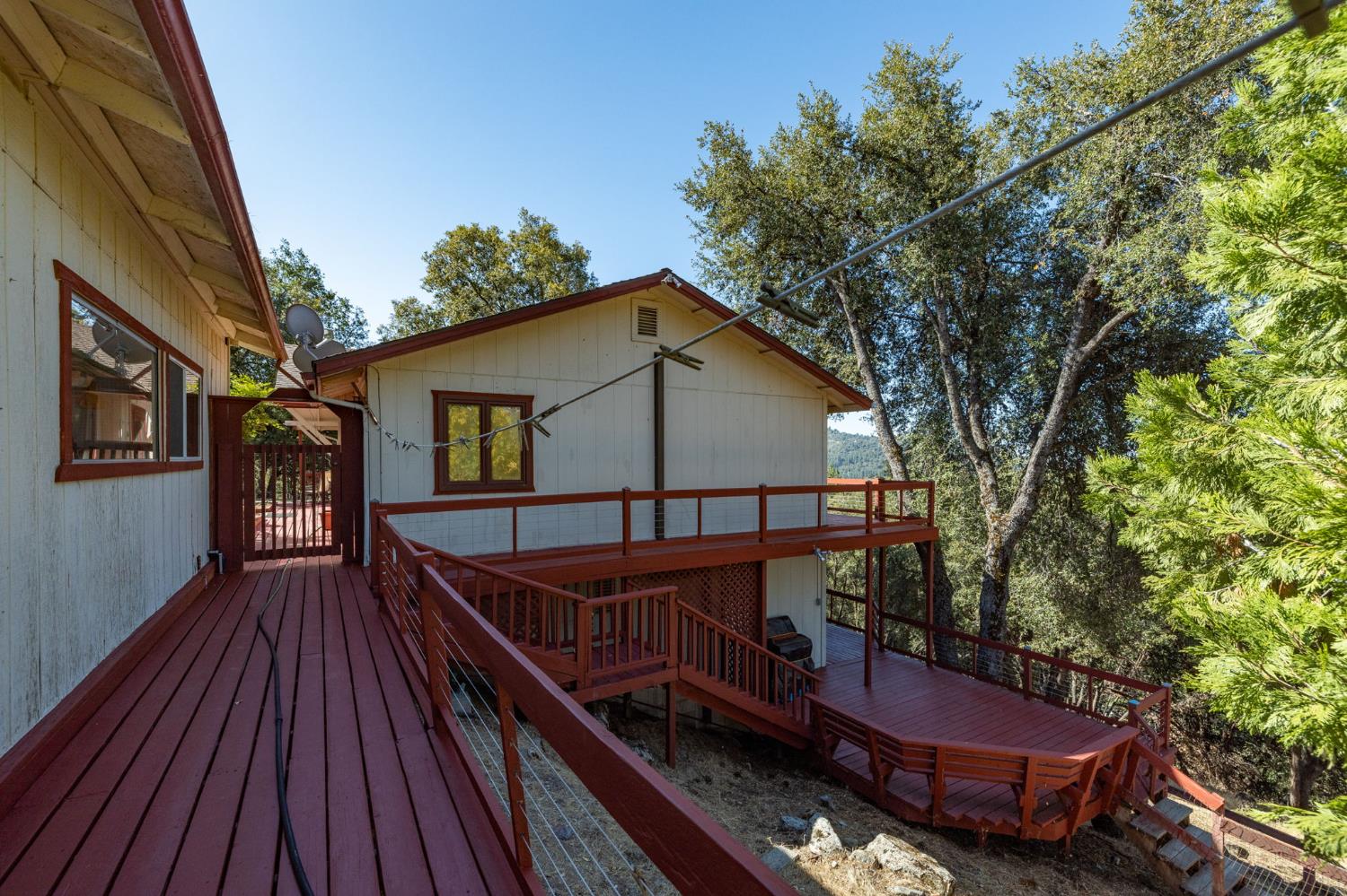 51300 Buckskin Ln, Oakhurst, CA 93644