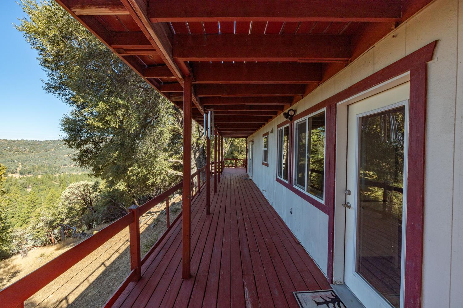 51300 Buckskin Ln, Oakhurst, CA 93644
